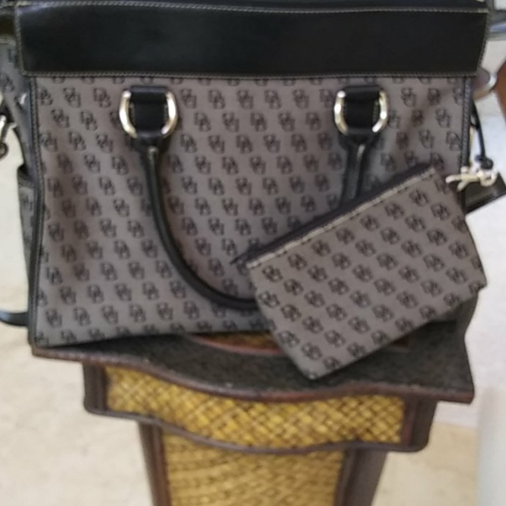 Dooney & Bourke Messanger Crossbody Bag. - Picture 7 of 10